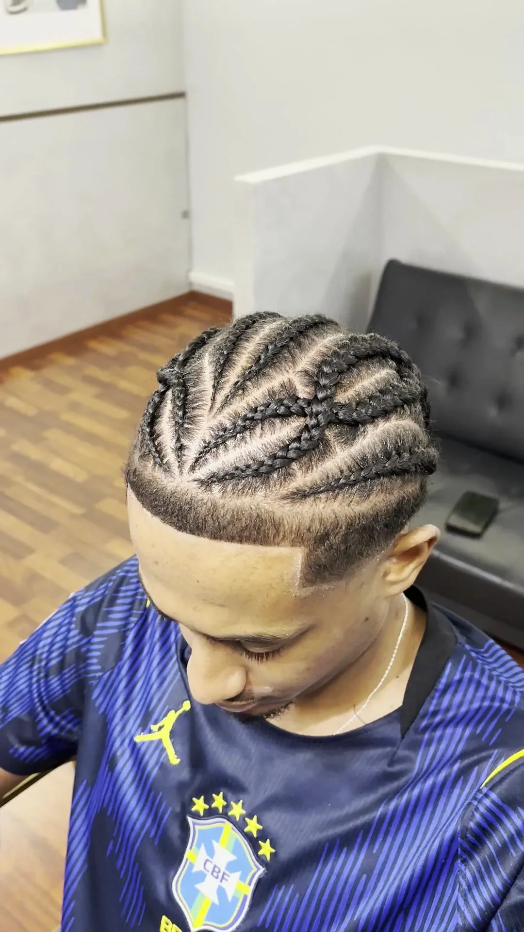 Cornrows avec motif géométrique vu de dessus