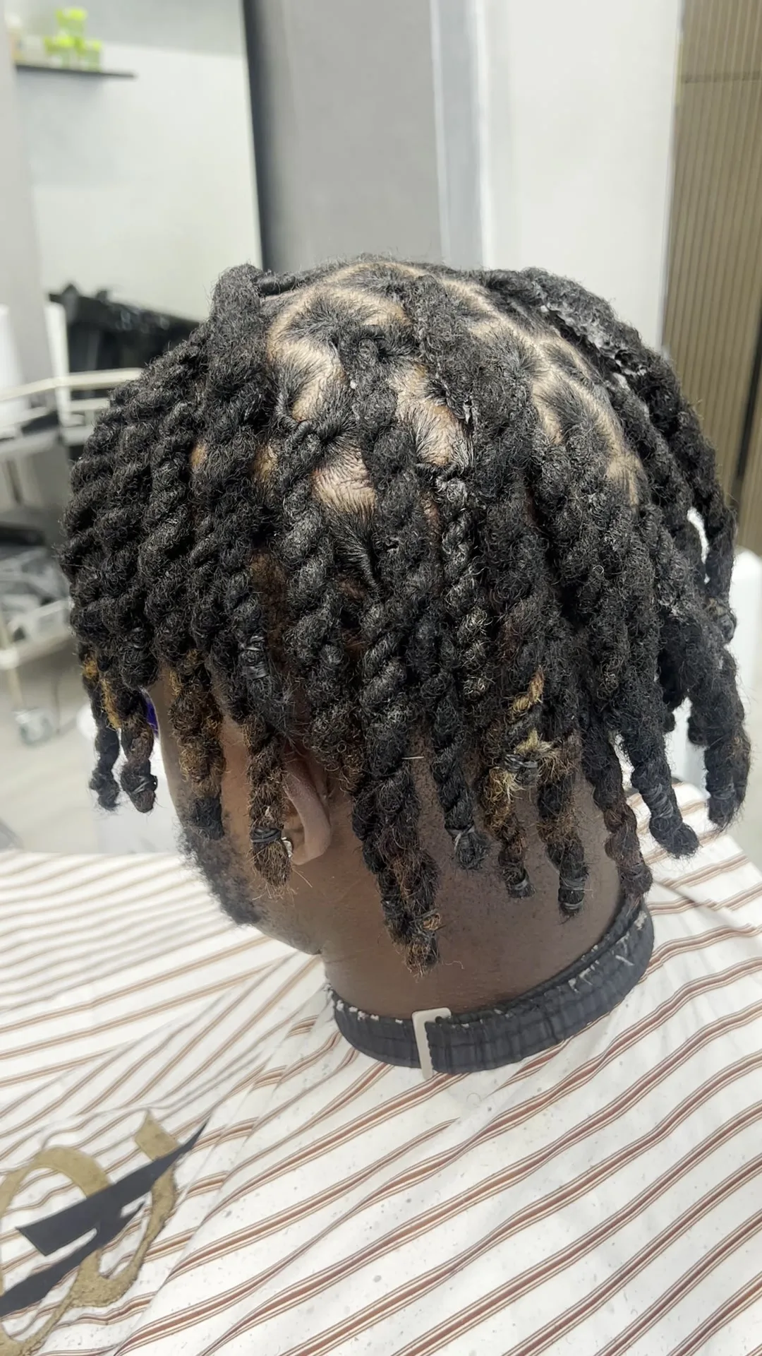 Twists sur tête de mannequin, sections régulières